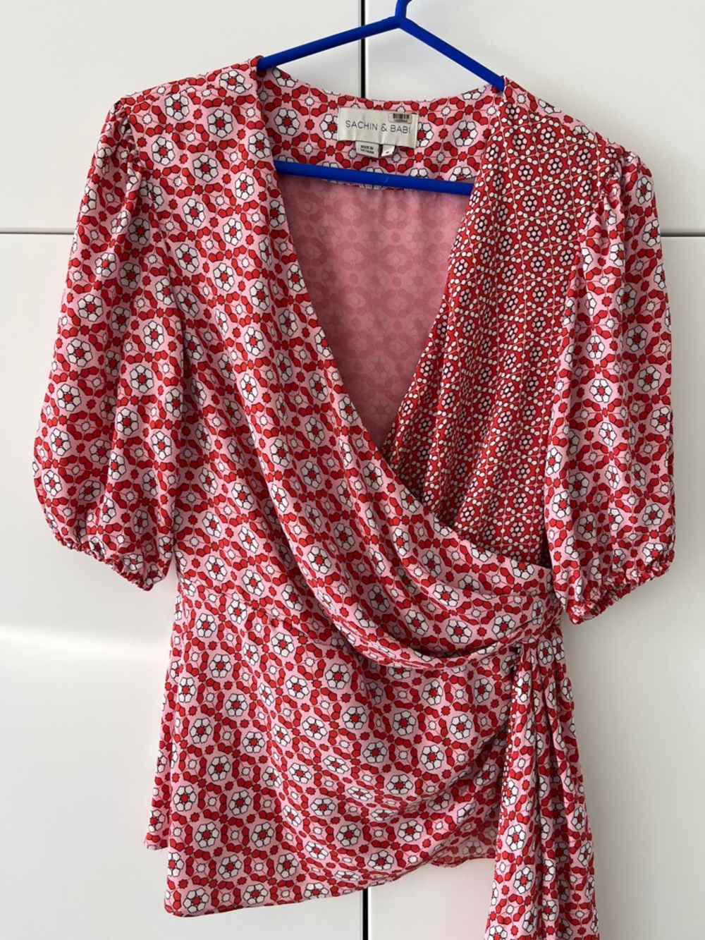 Sachin & Babi Red, White and Pink Floral Wrap Blouse EUC